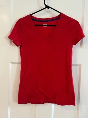 Women’s Red V-Neck T-shirt Mossimo Supply Co. Size M excellent condition